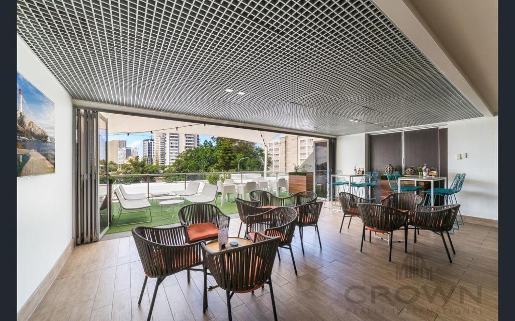 High Floor Ocean View At Surfers Paradise - Hotel Studio Gold Coast Exterior foto